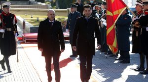 ВИДЕО – Петков пречекан со највисоки државни и воени почести